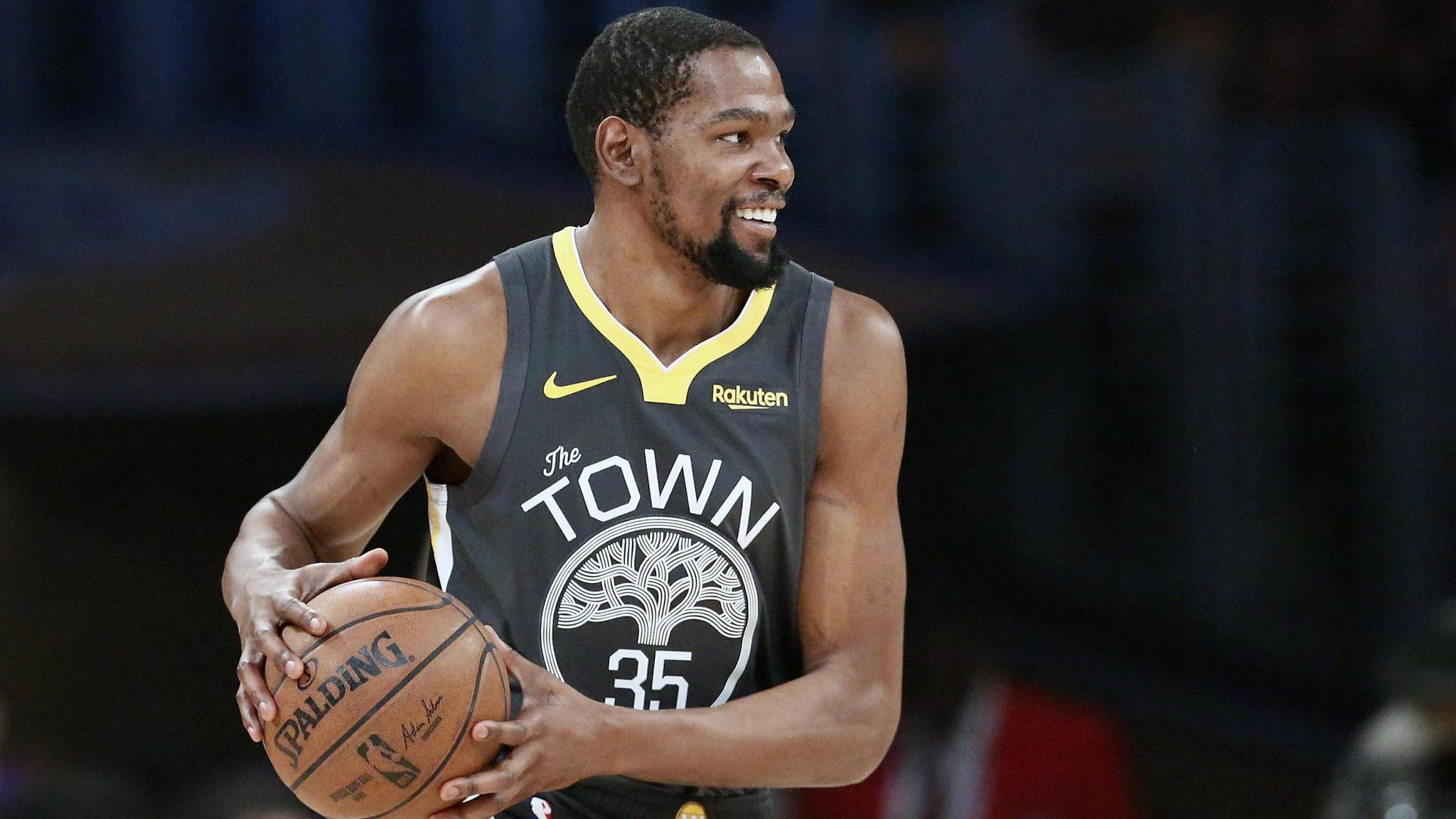 他更像是球 他更像是球