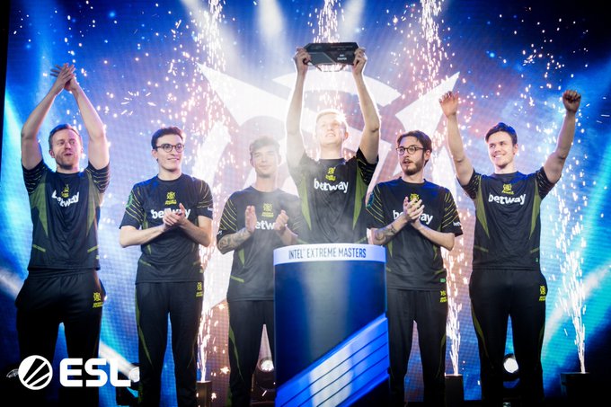 超远距离的 超远距离的